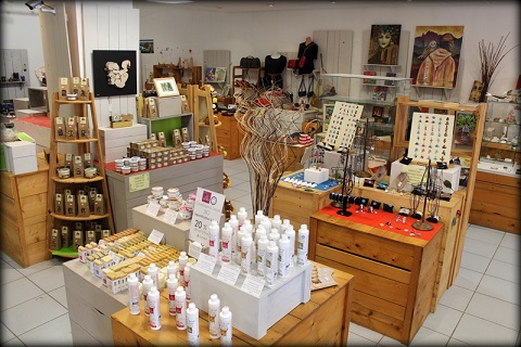 L’intérieur du magasin des Artisans Créateurs Jurassiens