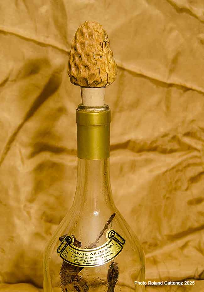 Morille sculptée sur bouchon liège pour bouteille de vin