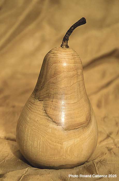 Poire tournée, hauteur 11cm.