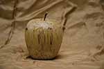 Pomme tournée en bois